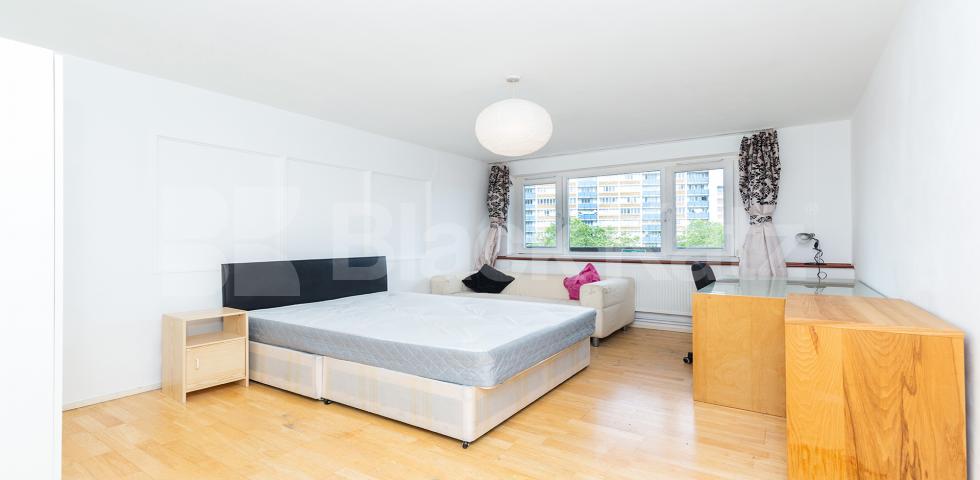 			3 Bedroom, 1 bath, 1 reception Apartment			 Skinner Street , CLARKENWELL EC1